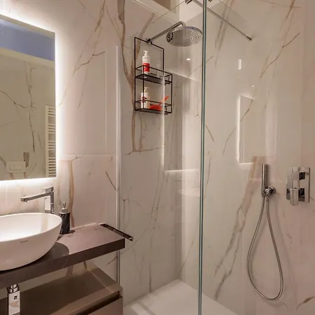 Guesthost - Il Nido Nella Corte - Lovely Flat X3 Apartment *